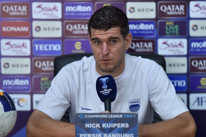 Bek Persib Bandung, Nick Kuipers, dalam sesi jumpa pers jelang pertandingan melawan Port FC, Rabu (18/9/2024).