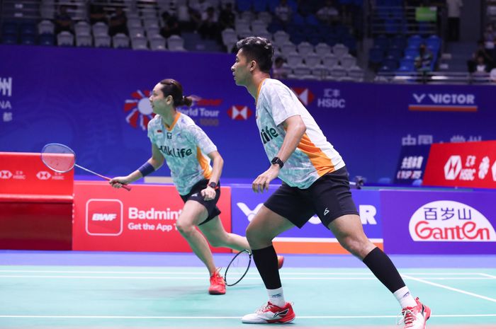 Pasangan ganda campuran Indonesia, Dejan Ferdinansyah/Gloria Emanuelle Widjaja, pada babak pertama China Open 2024 di Olympic Sports Center Gymnasium, Changzhou, China, Rabu (18/9/2024).