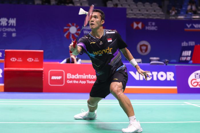 Pebulu tangkis tunggal putra Indonesia, Jonatan Christie, pada babak pertama China Open 2024 di Olympic Sports Center Gymnasium, Changzhou, China, Rabu (18/9/2024).