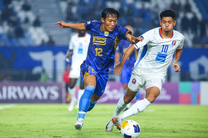 Suasana laga Persib Bandung vs Port FC dalam matchday perdana AFC Champions League 2 lawan Port FC di Stadion Si Jalak Harupat, Kabupaten Bandung, Kamis (19/9/2024) malam WIB