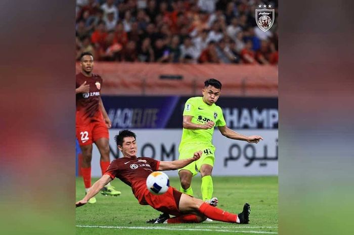 Winger Timnas Malaysia, Arif Aiman, mencetak dua gol untuk membawa Johor Darul Ta'zim menahan imbang Shanghai Port di Liga Champions Asia Elite.