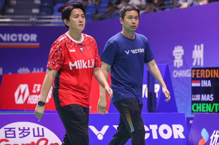 Vita Marissa dan Hendra Setiawan, dua legenda bulu tangkis Indonesia mendampingi Dejan Ferdinansyah/Gloria Emanuelle Widjaja pada babak kedua China Open 2024 di Changzhou Olympic Sport Center Gymnasium, Changzhou, China, Kamis (19/9/2024).