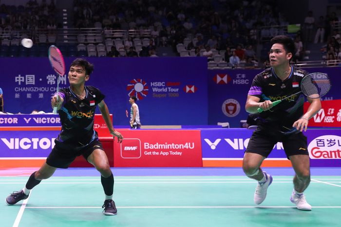 Pasangan ganda putra Indonesia, Muhammad Shohibul Fikri/Daniel Marthin, pada babak kedua China Open 2024 di Changzhou, Olympic Sport Center Gymnasium, Changzhou, China, pada Kamis (19/9/2024).