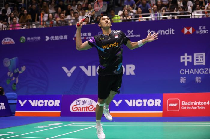 Pebulu tangkis tunggal putra Indonesia, Jonatan Christie, pada babak kedua China Open 2024 di Olympic Sports Center Gymnasium, Changzhou, China, Kamis (19/9/2024).