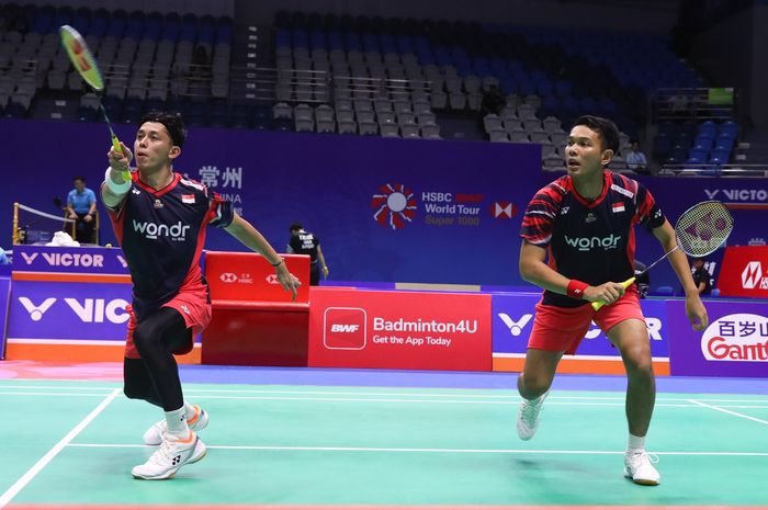 Aksi Fajar Alfian/Muhammad Rian Ardianto pada babak kedua China Open 2024 di Changzhou, Olympic Sport Center Gymnasium, Changzhou, China, pada Kamis (19/9/2024).