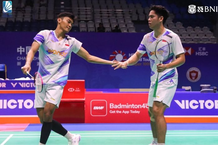 Ganda putra Indonesia, Muhammad Shohibul Fikri/Daniel Marthin, saat tampil pada laga perempat final China Open 2024 di Changzhou Olympic Center, Changzhou, China, 20 September 2024.