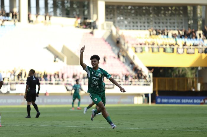 Selebrasi Hokky Caraka usai mencetak gol perdana untuk PSS Sleman di Liga 1 2024/2025