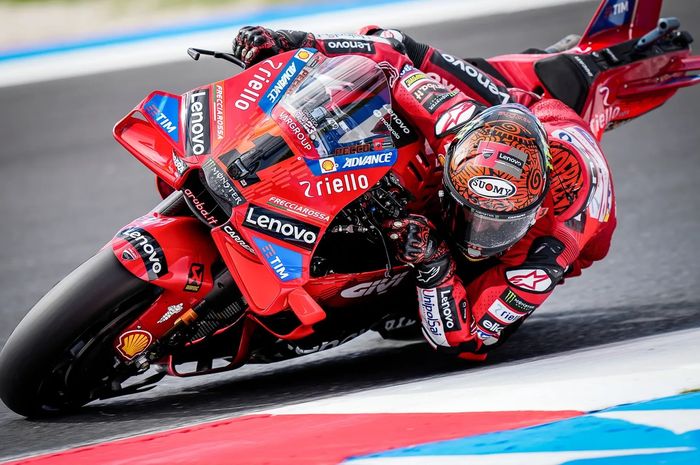 Pembalap Ducati Lenovo, Francesco Bagnaia, saat tampil pada sesi latihan MotoGP Emilia Romagna di Sirkuit Misano, Rimini, Italia, 20 September 2024.