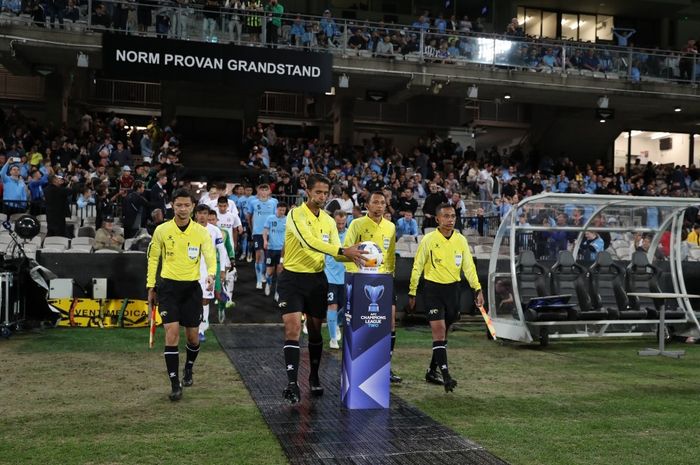 Wasit asal Indonesia, Thoriq Alkatiri dipercaya memimpin laga AFC Champions League Two (ACL 2) 2024-2025