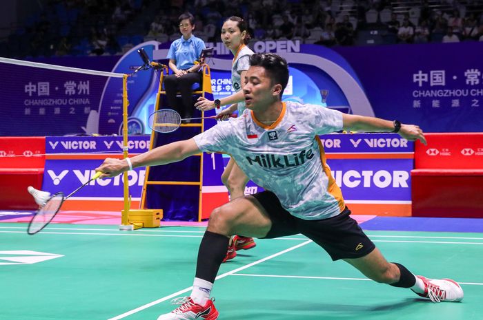 Aksi Dejan Ferdinansyah/Gloria Emanuelle Widjaja pada semifinal China Open 2024 di Changzhou Olympic Sports Centre Gymnasium, Changzhou, China, pada Sabtu (21/9/2024).