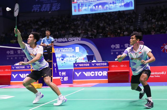 Ganda putra Indonesia, Muhammad Shohibul Fikri/Daniel Marthin, saat tampil pada laga semifinal China Open 2024 di Changzhou Olympic Center, Changzhou, China, 21 September 2024.