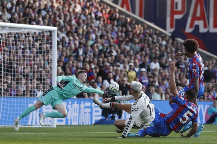 Aksi striker Manchester United, Alejandro Garnacho, pada laga Liga Inggris pekan ke-5 melawan Crystal Palace di Stadion Selhurst Park, Sabtu (21/9/2024).