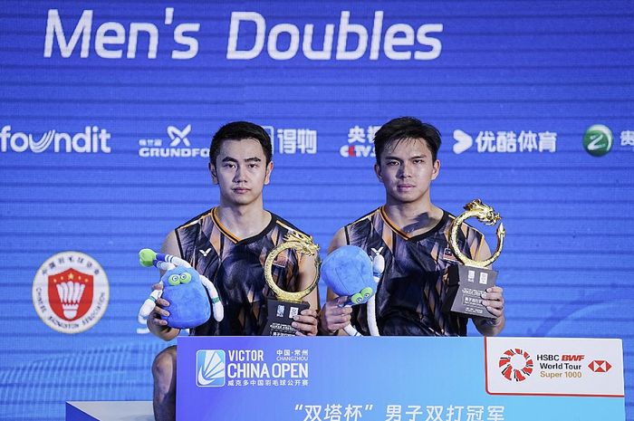 Ganda putra Malaysia, Goh Sze Fei/Nur Izzuddin, menjadi kampiun China Open 2024 setelah memenangi laga final di Changzhou Olympic Sports Center Gymnasium, Changzhou, China, 22 September 2024.