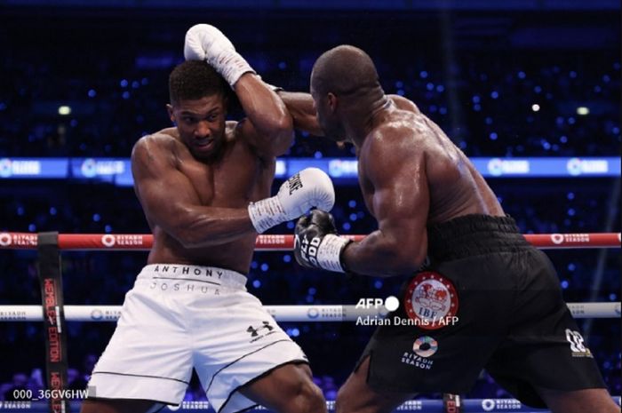 Daniel Dubois (kanan) dan calon lawannya Joseph Parker diklaim sama-sama bisa mengalahkan Oleksandr usyk.