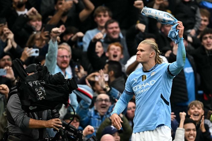 Pekan penuh gejolak untuk bomber Man City, Erling Haaland, yang samai rekor Cristiano Ronaldo sampai melempar kepala dan berkata kasar kepada pelatih Arsenal.