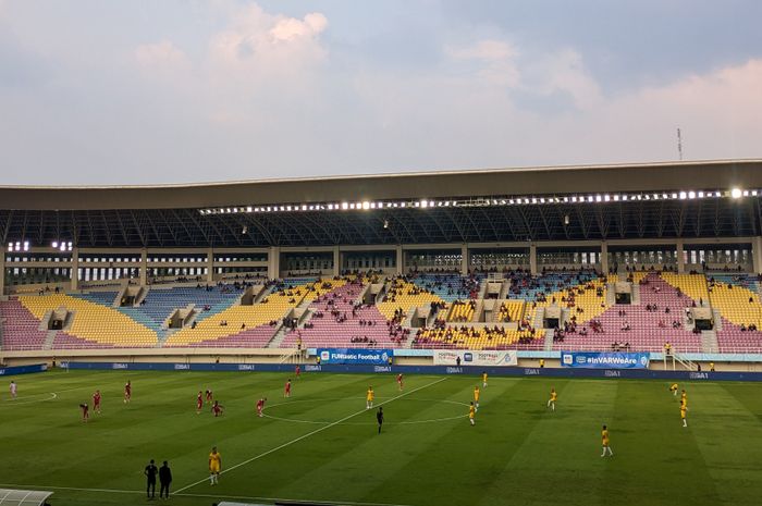 Suasana pertandingan Persis vs Persik pada laga pekan keenam Liga 1 2024-2025 di Stadion Manahan, Surakarta, Senin (23/9/2024).