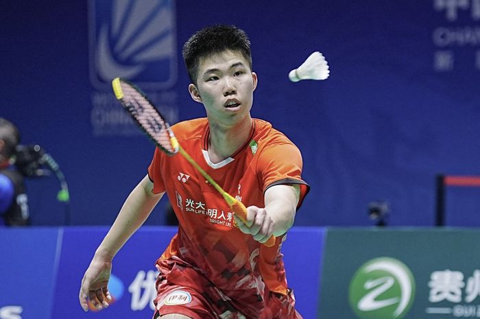 Pebulu tangkis tunggal putra China, Weng Hong Yang, pada final China Open 2024 di Olympic Sports Center Gymnasium, Changzhou, China, Minggu (22/9/2024).