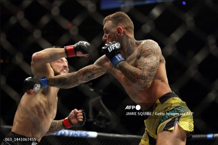 Tak latihan dengan korban Islam Makhachev, Dustin Poirier membuat jagoan UFC, Renato Moicano (kanan) senang.