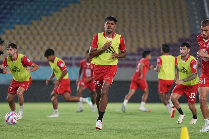 Pemain-pemain Malut United FC menjalani latihan resmi menjelang laga menghadapi PSS Sleman dalam lanjutan Liga 1, Rabu (25/9/2024).