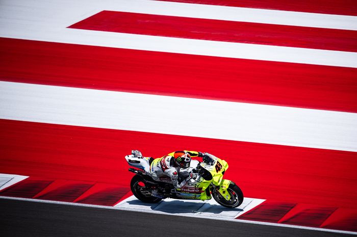 Pembalap Pertamina Enduro VR46, Fabio Di Giannantonio saat menjalani latihan bebas FP1 MotoGP Indonesia 2024 di Sirkuit Mandalika, Lombok, NTB, Jumat (27/9/2024).