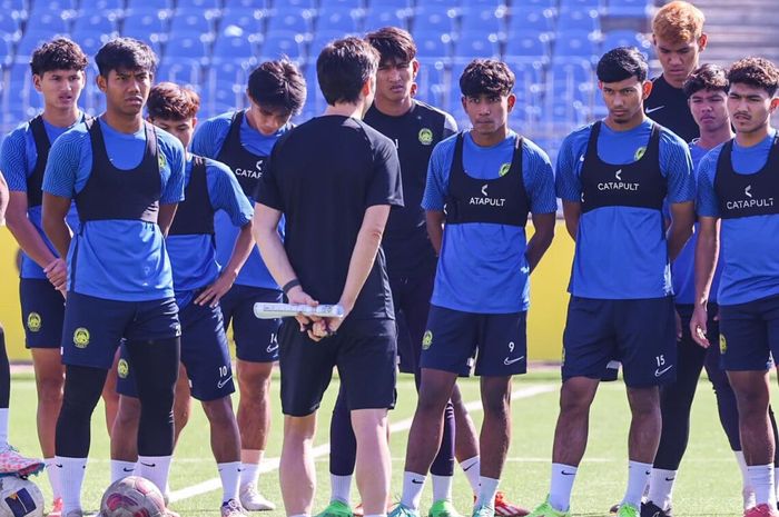 Suasana latihan Timnas U-20 Malaysia. Skuad Harimau Muda bakal melawan Tajikistan di Kualifikasi Piala Asia U-20 2025.