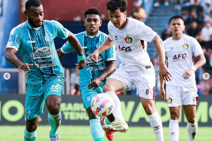 Suasana Pertandingan antara Persik Kediri Vs PSBS Biak dalam laga pekan ketujuh Liga 1 2024/2025 di Stadion Brawijaya, Kediri, Sabtu (28/9/2024).