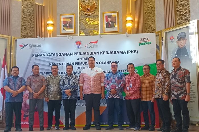 Menteri Pemuda dan Olahraga Republik Indonesia (Menpora RI), Dito Ariotedjo, menjadi saksi penandatanganan perjanjian kerjasama bantuan pemerintah untuk dukungan penyelenggaraan Pekan Paralimpiade Nasional (Peparnas) XVII 2024.