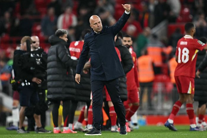 Pelatih Liverpool, Arne Slot, membawa pasukannya menjadi penguasa baru klasemen Liga Inggris pekan keenam usai kalahkan Wolverhampton Wanderers (28/9/2024).