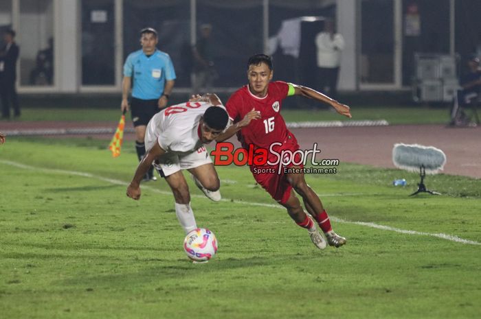 Dony Tri Pamungkas (kanan) sedang bertanding dalam laga Kualifikasi Piala Asia U-20 2025 antara timnas U-20 Indonesia versus timnas U-20 Yaman di Stadion Madya, Senayan, Jakarta, Minggu (29/9/2024) malam.