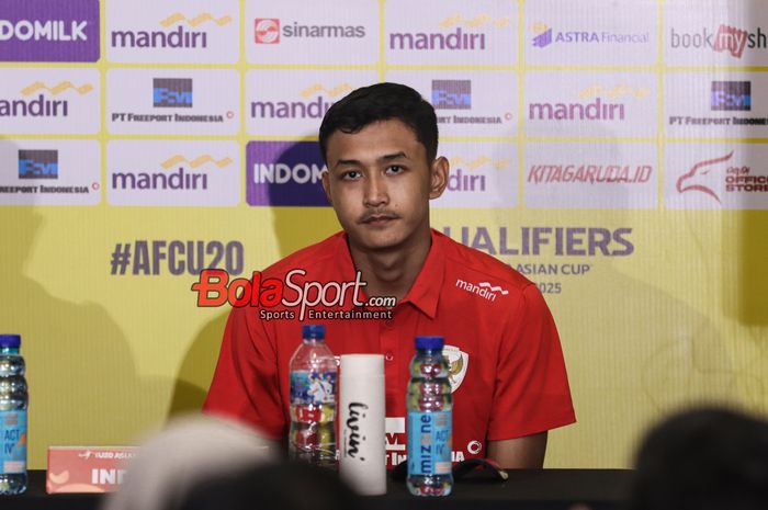 Pemain timnas U-20 Indonesia, Dony Tri Pamungkas, saat hadir dalam sesi jumpa pers di Stadion Madya, Senayan, Jakarta, Minggu (29/9/2024) malam.