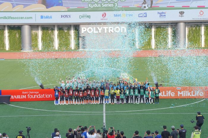 Para pemenang MilkLife Soccer Challenge - Kudus Series 3 2024 yang berlangsung di Supersoccer Arena dan Lapangan Rendeng Kudus pada Senin (23/9/2024) hingga Sabtu (28/9/2024).