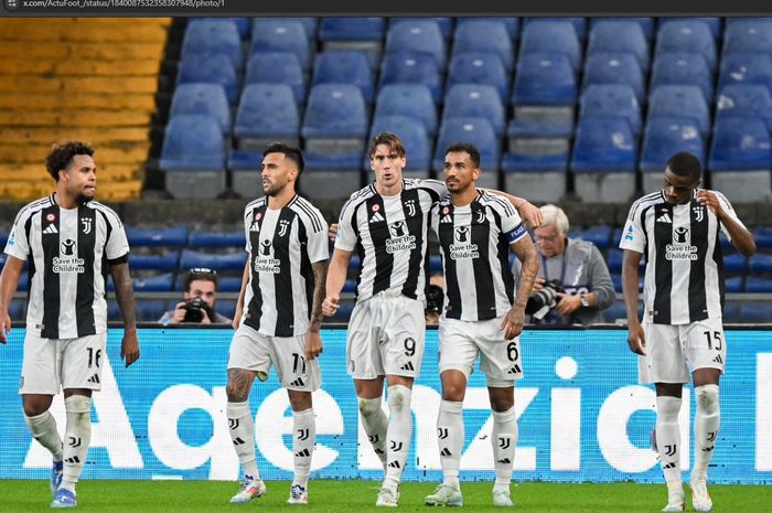 Juventus berhasil meraih puncak klasemen sementara Liga Italia 2024-2025 dengan rekor tak terkalahkan dari 6 laga dan belum kebobolan satu gol pun.