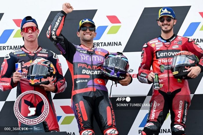 ki-ka; Pedro Acosta, Jorge Martin, dan Francesco Bagnaia di podium MotoGP Indonesia 2024, Minggu, 29 September 2024