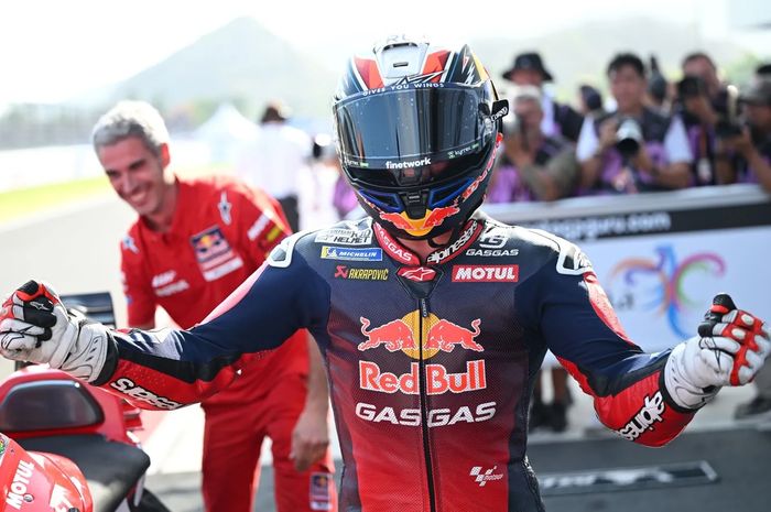 Reaksi pembalap Red Bull GASGAS Tech3, Pedro Acosta, setelah finis kedua pada balapan MotoGP Indonesia di Sirkuit Mandalika, Lombok, Nusa Tenggara Barat, 29 September 2024.