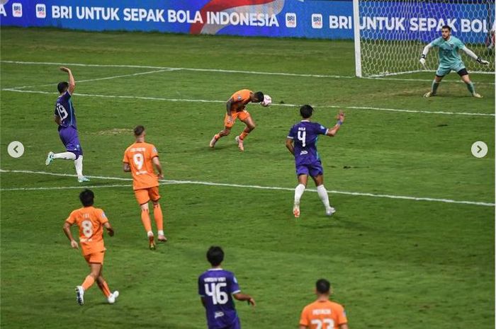 Suasana pertandingan antara Borneo FC Vs Persita Tangerang dalam laga pekan ketujuh Liga 1 2024/2025 di Stadion Batakan, Banjarmasin, Minggu (30/9/2024).