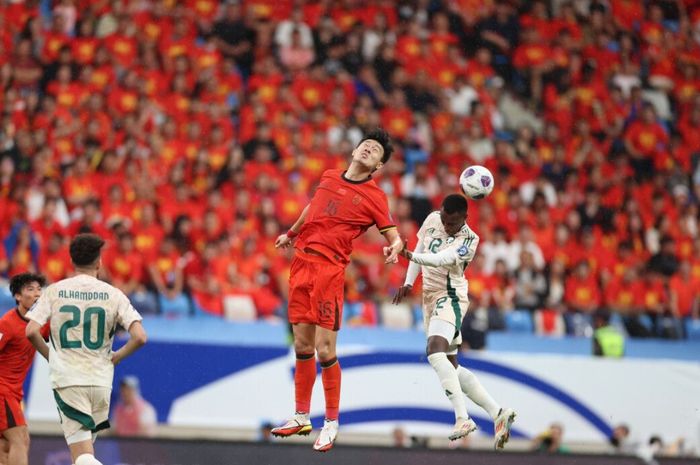 Suasana pertandingan China vs Arab Saudi di Dalian Suowuyan Football Stadium, Dalian pada 10 September 2024 