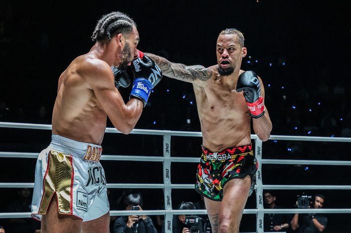 Regian Eersel (kanan) bertekad kembali merebut sabuk juara kelas ringan kickboxing ONE Championship dengan mengalahkan Alexis Nicolas dalam laga ulang di ONE Fight Night 25, Sabtu (5/10/2024) di Bangkok.