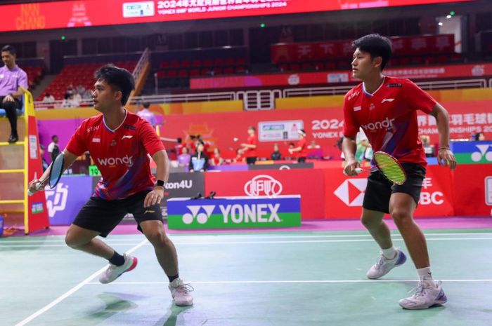 Ganda putra Indonesia, Dexter Farrel/Wahyu Agung Prasetyo saat beraksi pada penyisihan grup Suhandinata Cup 2024 melawan Polandia di Nanchang International Sports Center, Nanchang, Jiangxu, China, Rabu (2/10/2024). 