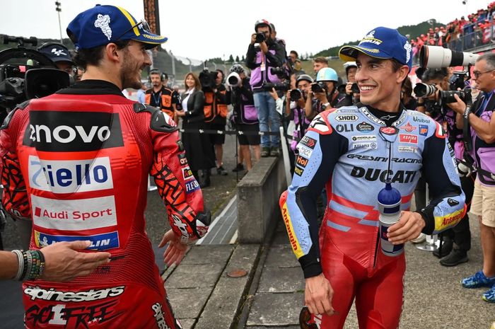 Francesco Bagnaia dan Marc Marquez di Parc-Ferme usai balapan MotoGP Jepang 2024