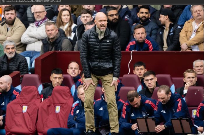 Deretan pemain mahal Manchester United hanya duduk-duduk dan menjadi penonton saat laga melawan Aston Villa di Villa Park, Minggu (6/10/2024) malam WIB.