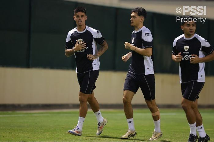 Para pemain timnas Indonesia sedang menggelar sesi latihan di Bahrain