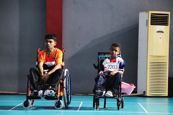 Pieters Hans Ficktor Warikar (kanan) dan bertanding Boccia pada PEPARNAS 2024