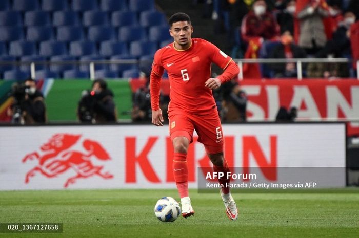 Bek Timnas China, Jiang Guangtai atau yang dikenal dengan nama Tyias Browning.