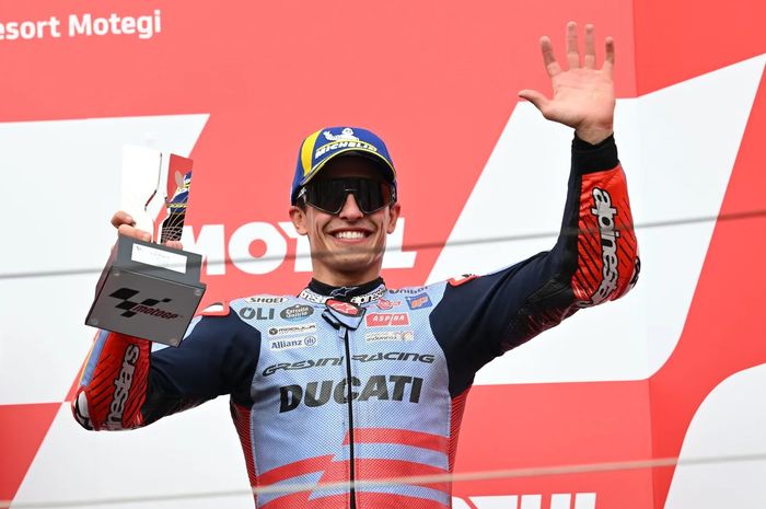 Pembalap Gresini Racing, Marc Marquez, merayakan podium ketiga pada MotoGP Jepang 2024