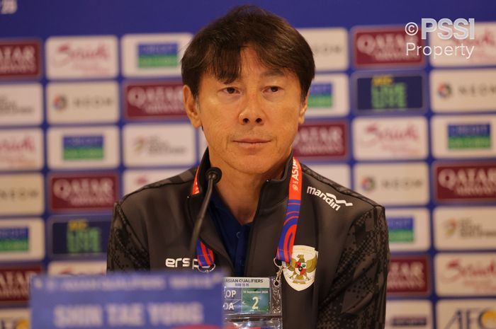 Pelatih timnas Indonesia Shin Tae-yong di konferensi pers menjelang melawan Bahrain di Kualifikasi Piala Dunia 2026.