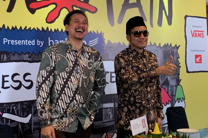 Vincent Rompies dan Desta dalam konferensi pers yang digelar di kawasan Senayan, Jakarta Pusat, Kamis (10/10/2024).