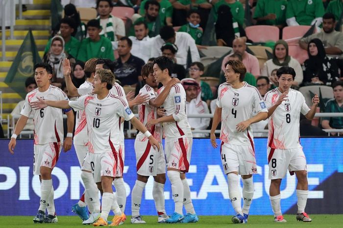 Para pemain timnas Jepang merayakan gol ke gawang Arab Saudi pada laga Kualifikasi Piala Dunia 2026 di Jeddah (10/10/2024).