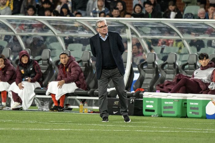 Pelatih China, Branko Ivankovic saat mendampingi anak asuhnya bertanding lawan Australia di Adelaide Oval, Adelaide, Kamis (10/10/2024) malam WIB