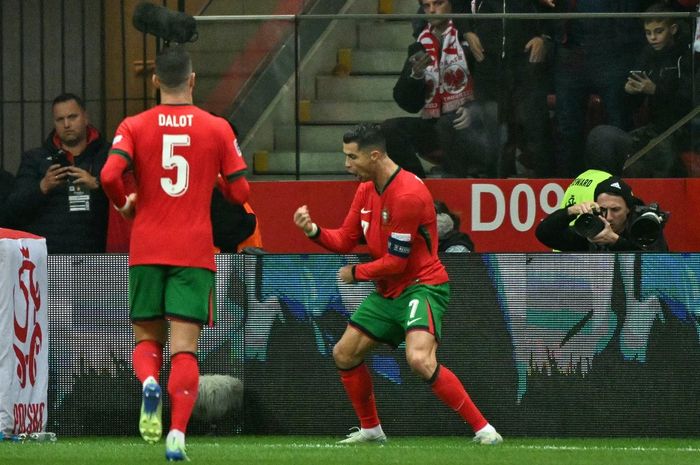 Cristiano Ronaldo merayakan gol dalam lawatan timnas Portugal ke markas Polandia, Stadion Nasional Warsawa, pada duel UEFA Nations League (12/10/2024).