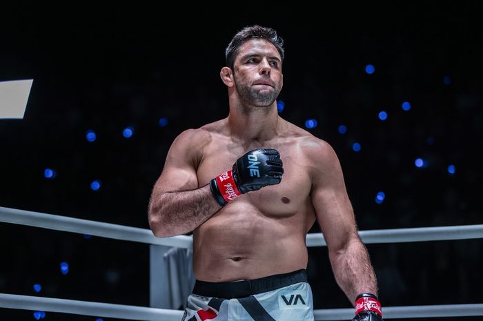  Jagoan kelas berat MMA ONE Championship, Marcus Buchecha, akan menghadapi Amir Aliakbari di ONE 169 pada 9 November 2024 di Bangkok.